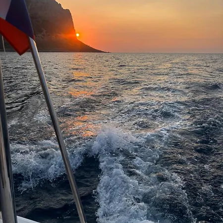 Sicily By Catamaran Bed & Tours Botel *