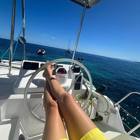 Botel Sicily By Catamaran Bed & Tours *