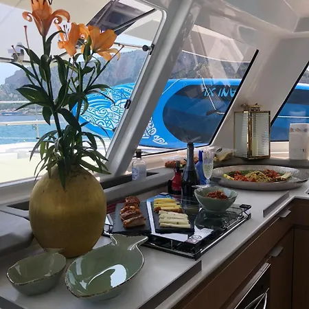 Botel Sicily By Catamaran Bed & Tours *