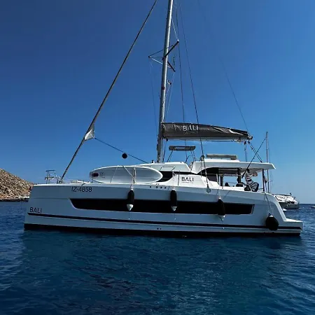 Sicily By Catamaran Bed & Tours Botel *