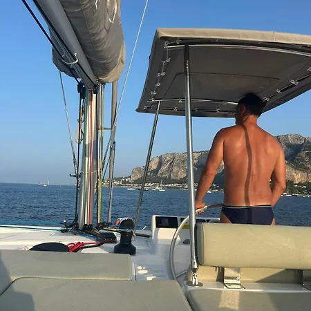 Botel Sicily By Catamaran Bed & Tours *