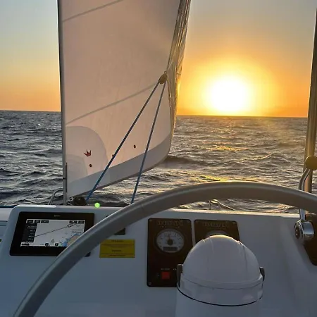 Botel Sicily By Catamaran Bed & Tours *