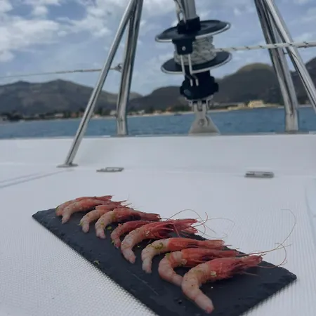 Botel Sicily By Catamaran Bed & Tours *