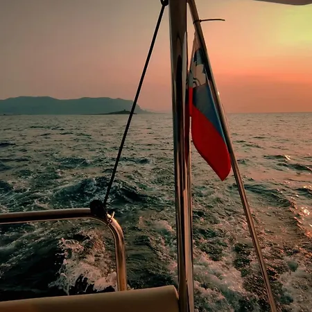 Botel Sicily By Catamaran Bed & Tours *