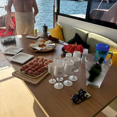 Botel Sicily By Catamaran Bed & Tours *