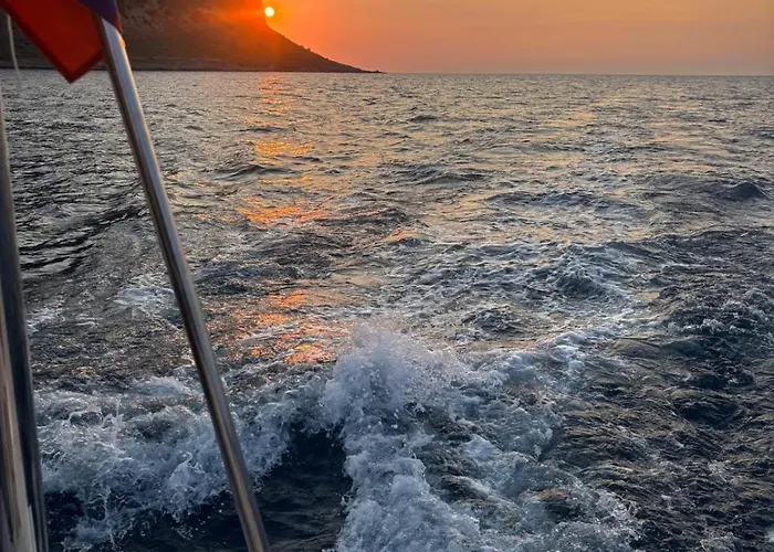 Sicily By Catamaran Bed & Tours Botel *