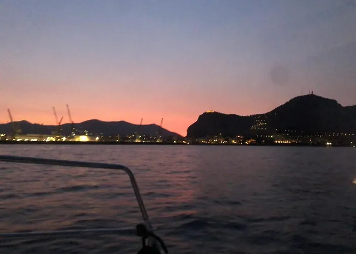 Botel Sicily By Catamaran Bed & Tours