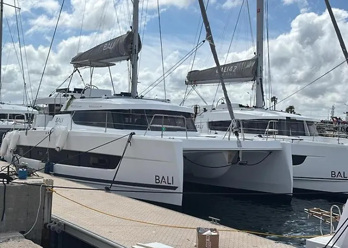 Sicily By Catamaran Bed & Tours Botel Palermo