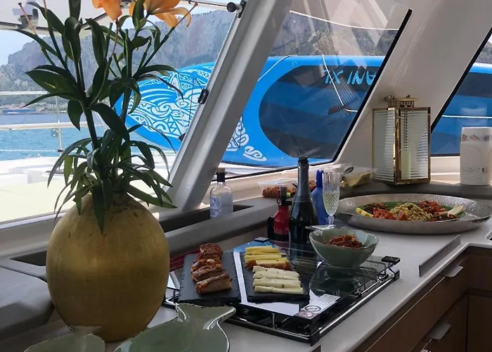 Botel Sicily By Catamaran Bed & Tours *