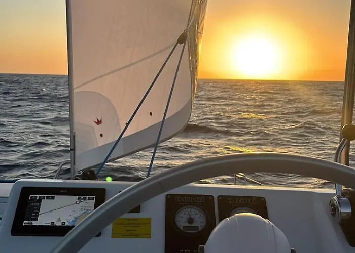 Botel Sicily By Catamaran Bed & Tours *