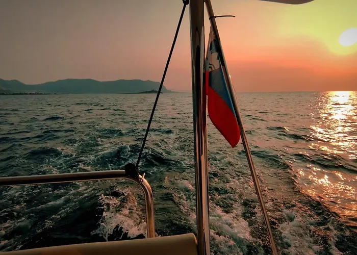 Botel Sicily By Catamaran Bed & Tours *