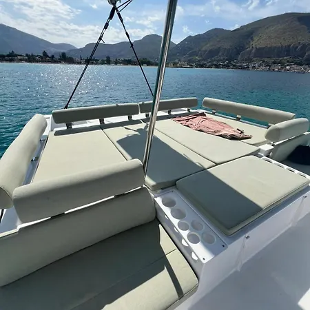 Ботель Sicily By Catamaran Bed & Tours